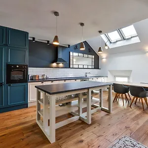 Wishlist Residences - Charles Bridge Prague
