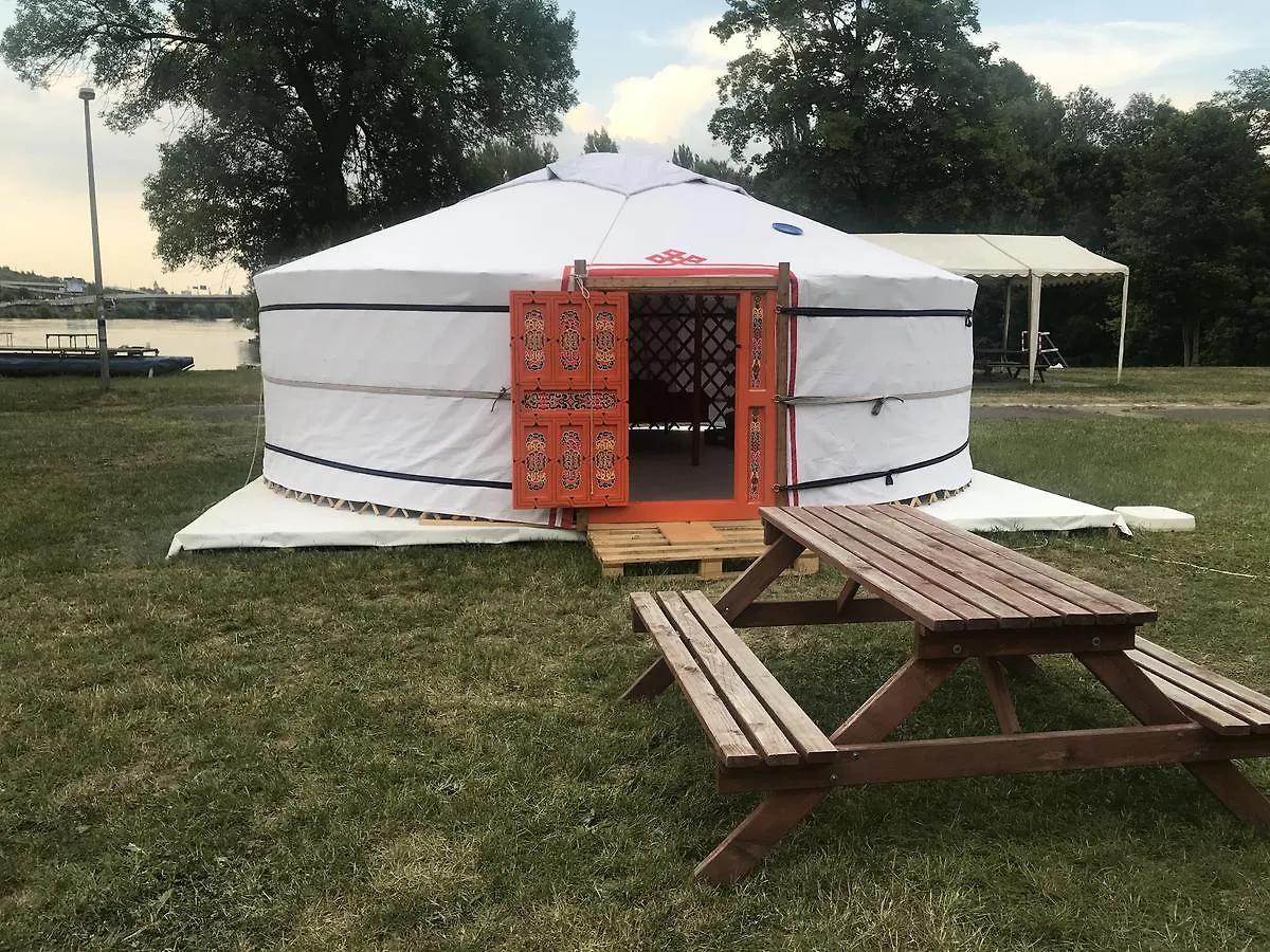 Campsite Jurta Praha Hotel